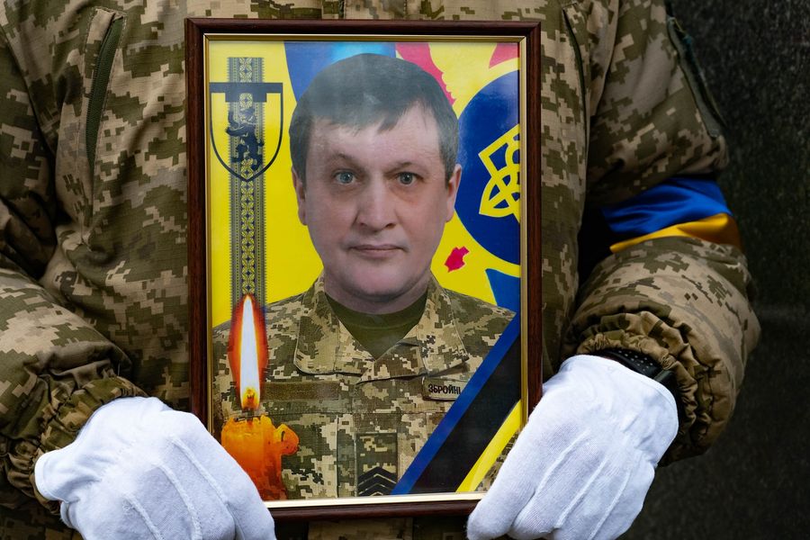 В Ужгороді попрощались із полеглим у війні захисником Леонідом Дербаком (ФОТО)