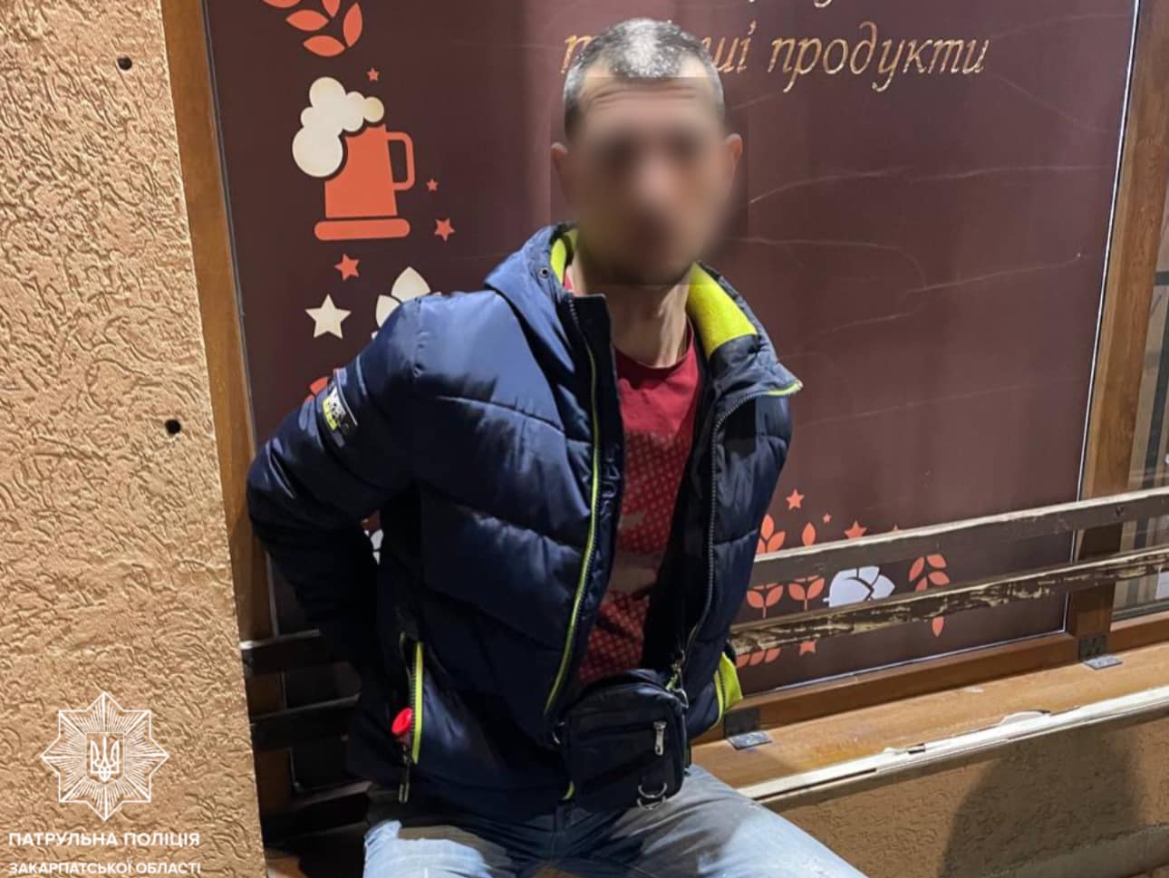 В Ужгороді затримали чоловіка, який стріляв по дверях та вікнах у коридорі будинку 