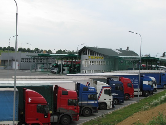 Цьогорічний транспортний потік на Закарпатській митниці значно збільшився