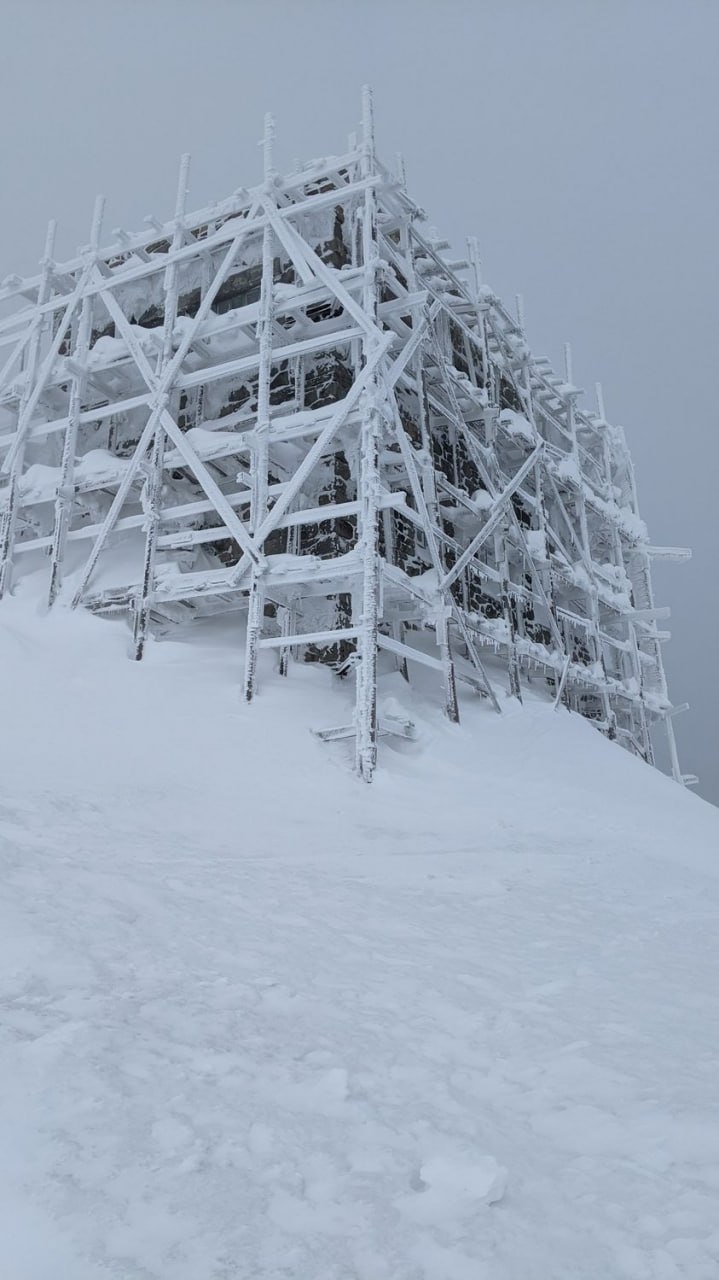 ФОТОФАКТ. На Піп Івані температура впала до -16°С