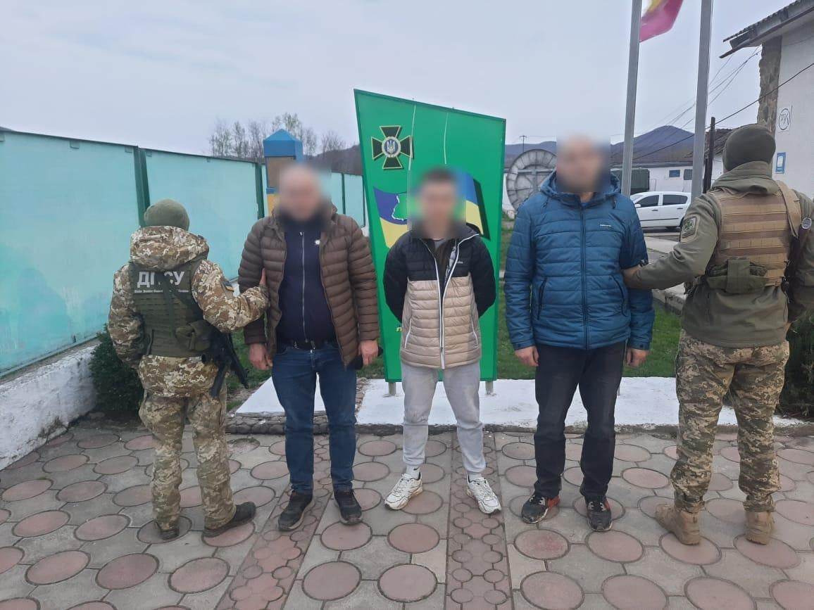 На Закарпатті взяли під варту двох братів, які намагалися переправити через кордон призовників і вдарили прикордонника (ФОТО)