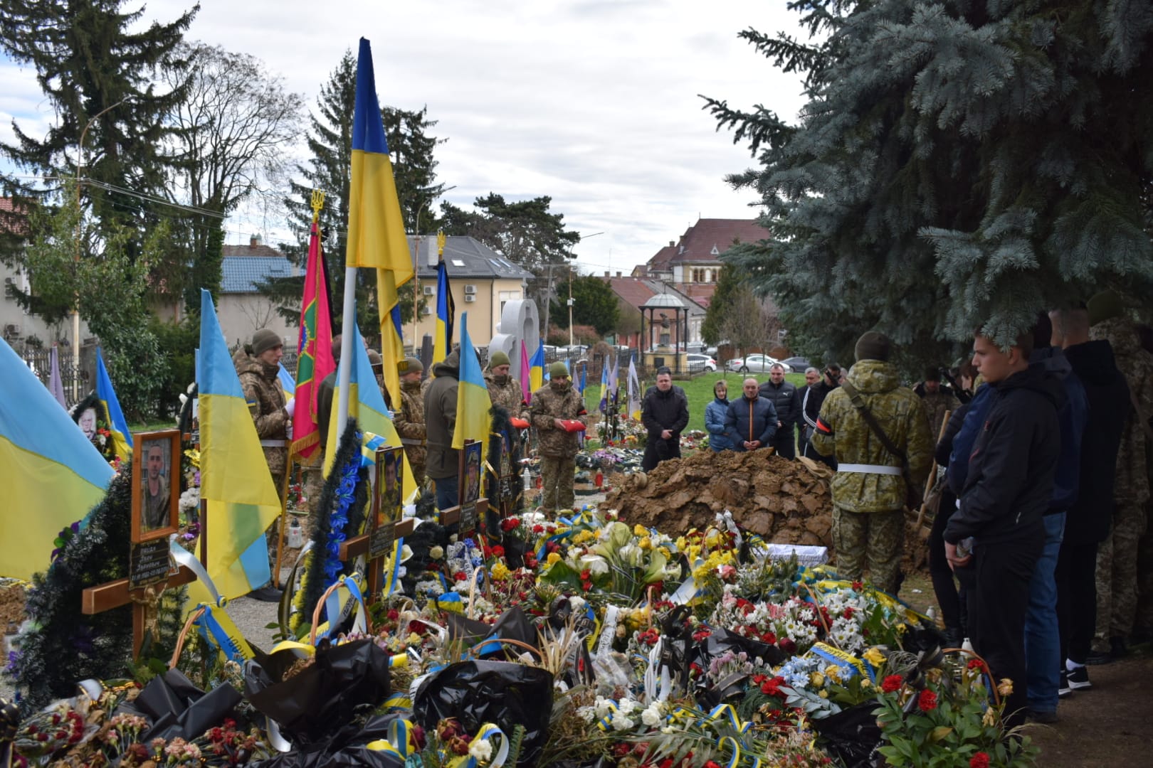 В Ужгороді попрощалися з полеглим під Бахмутом Богданом Біликом (ФОТО)