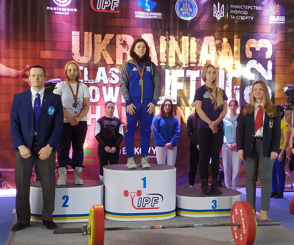 12-ро пауерліфтерів з Закарпаття привезли з чемпіонату України 44 нагороди (ФОТО)