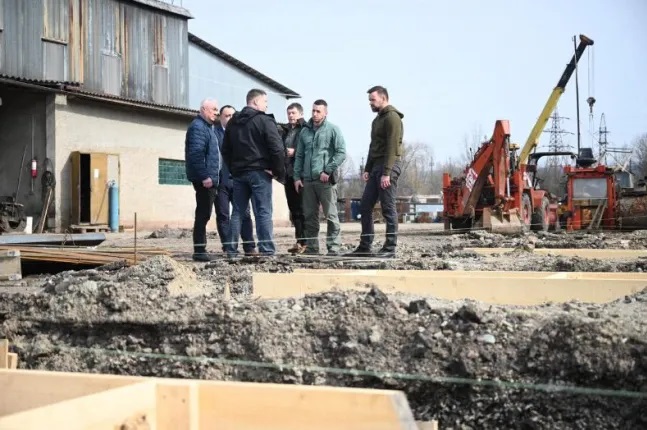 На Закарпатті почали будувати великий завод, що переїхав з Краматорська (ФОТО)