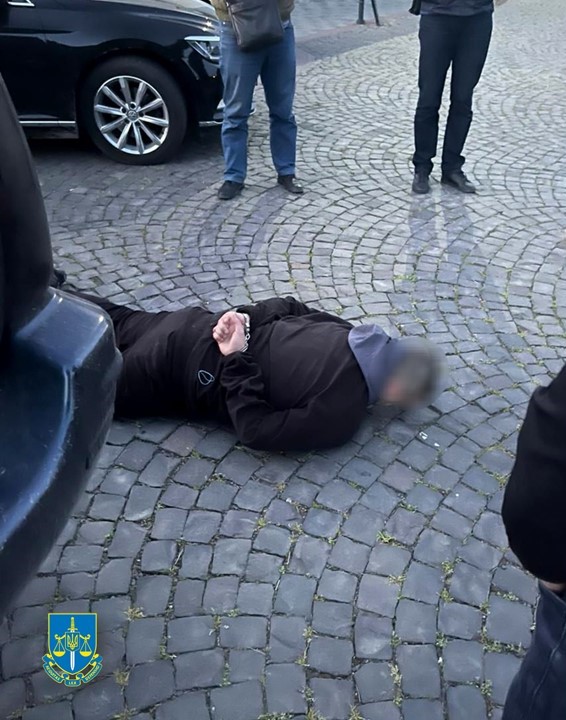 Прикордонник, який сприяв тютюновій контрабанді на Закарпатті, може опинитися за ґратами на 10 років (ФОТО)
