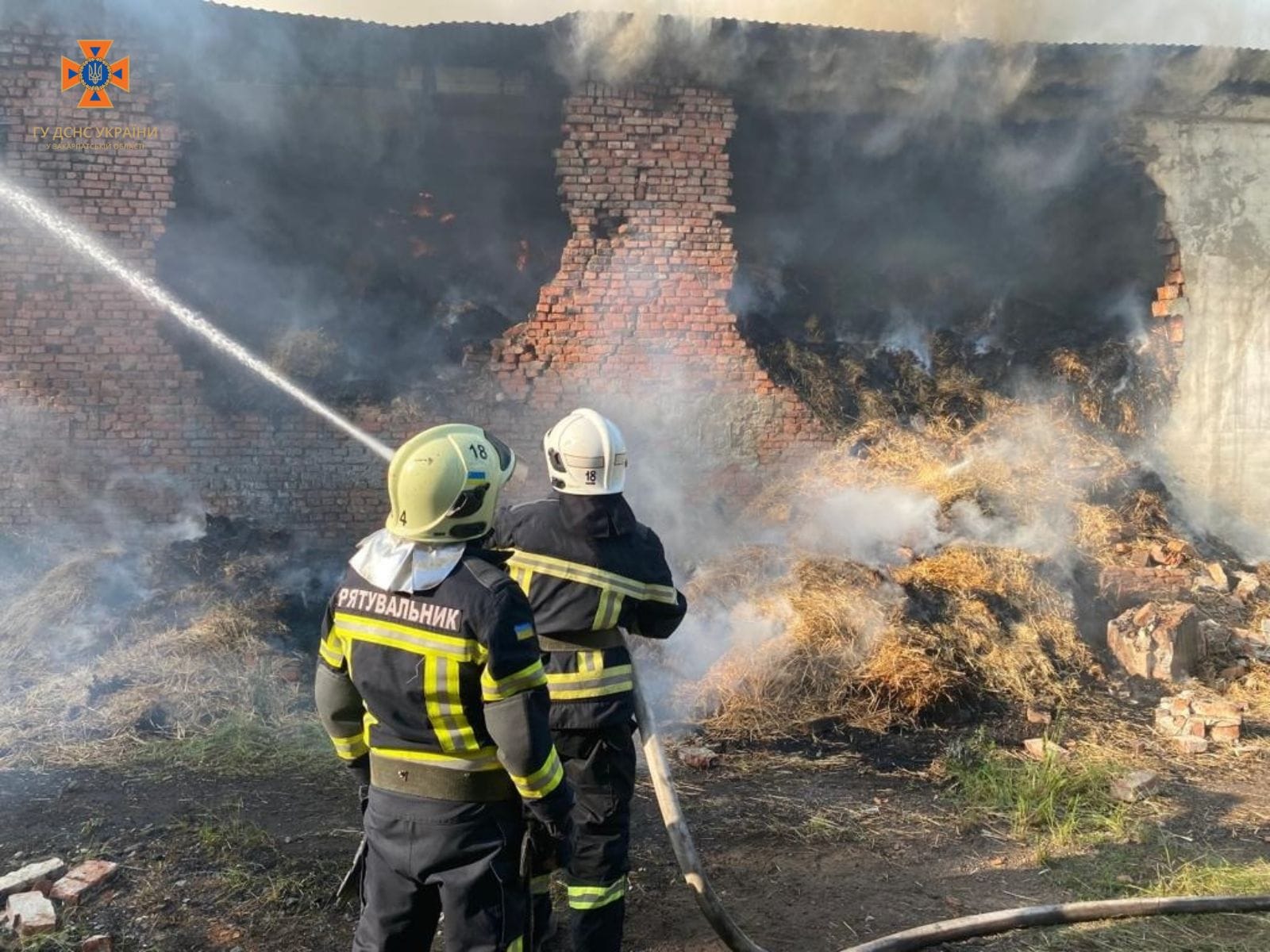 У Великій Паладі на Берегівщині горіла солома в недіючій фермі (ФОТО)