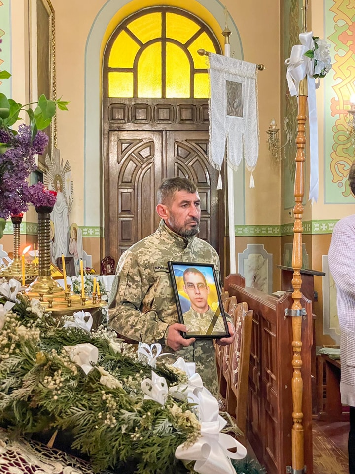 Мукачево прощається з полеглим Героєм Арпадом Бартою (ФОТО)