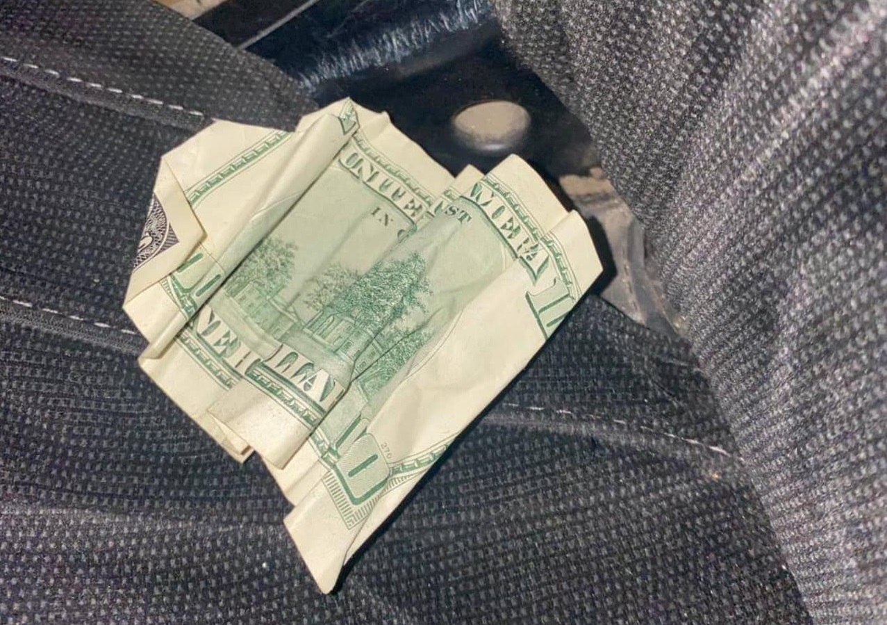 В Ужгороді пасажир Audi намагався за $100 "викупити" у патрульних п'яного водія (ФОТО)