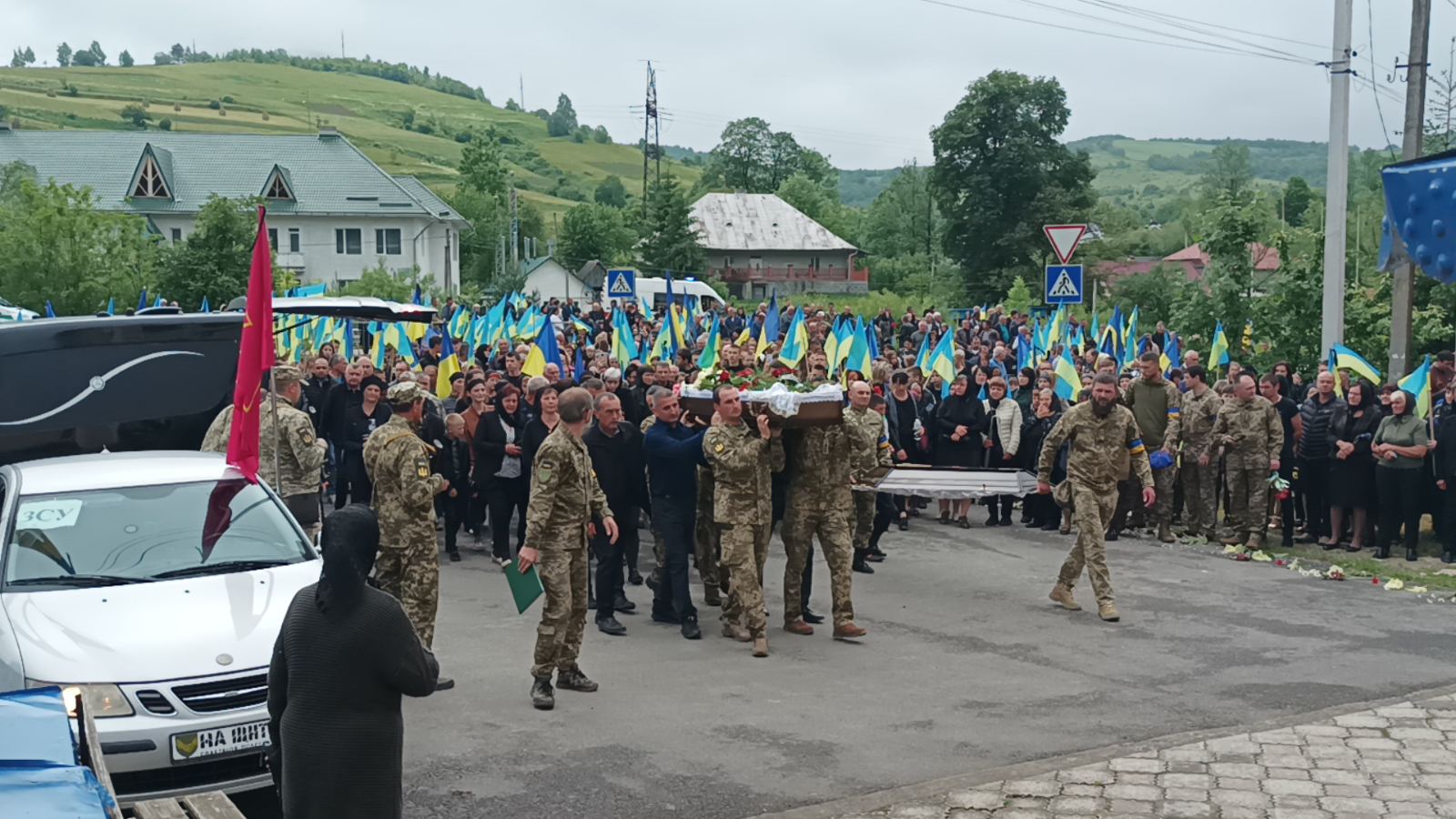 На Закарпатті попрощалися з полеглим у війні за Україну Василем Заводяком (ФОТО, ВІДЕО)