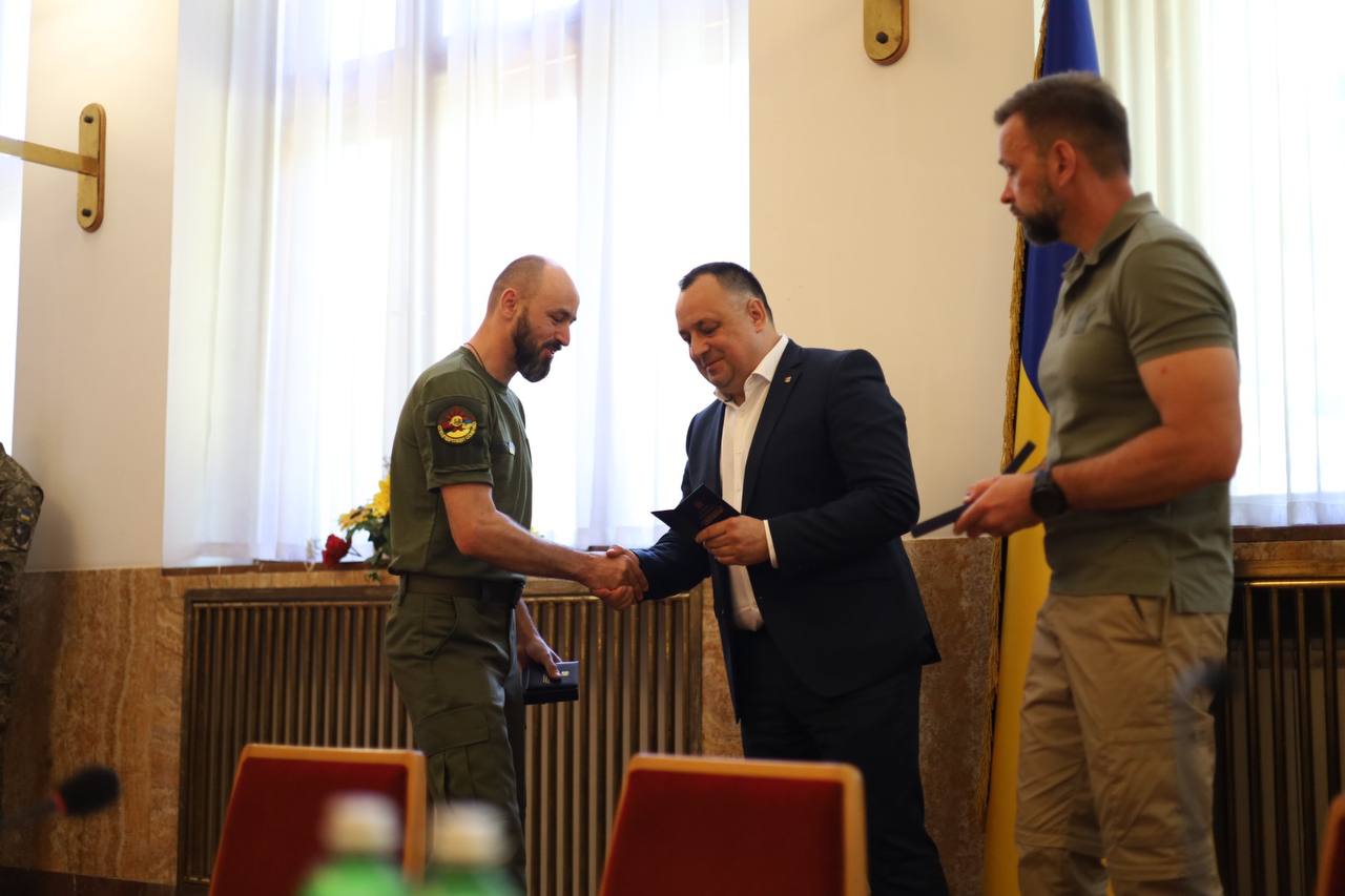 12 закарпатських військовослужбовців отримали найвищі обласні нагороди (ФОТО)