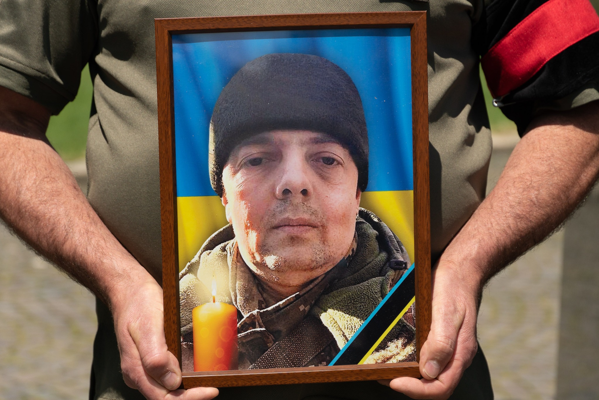 В Ужгороді провели в останню путь полеглого за Україну Олександра Гогу (ФОТО)