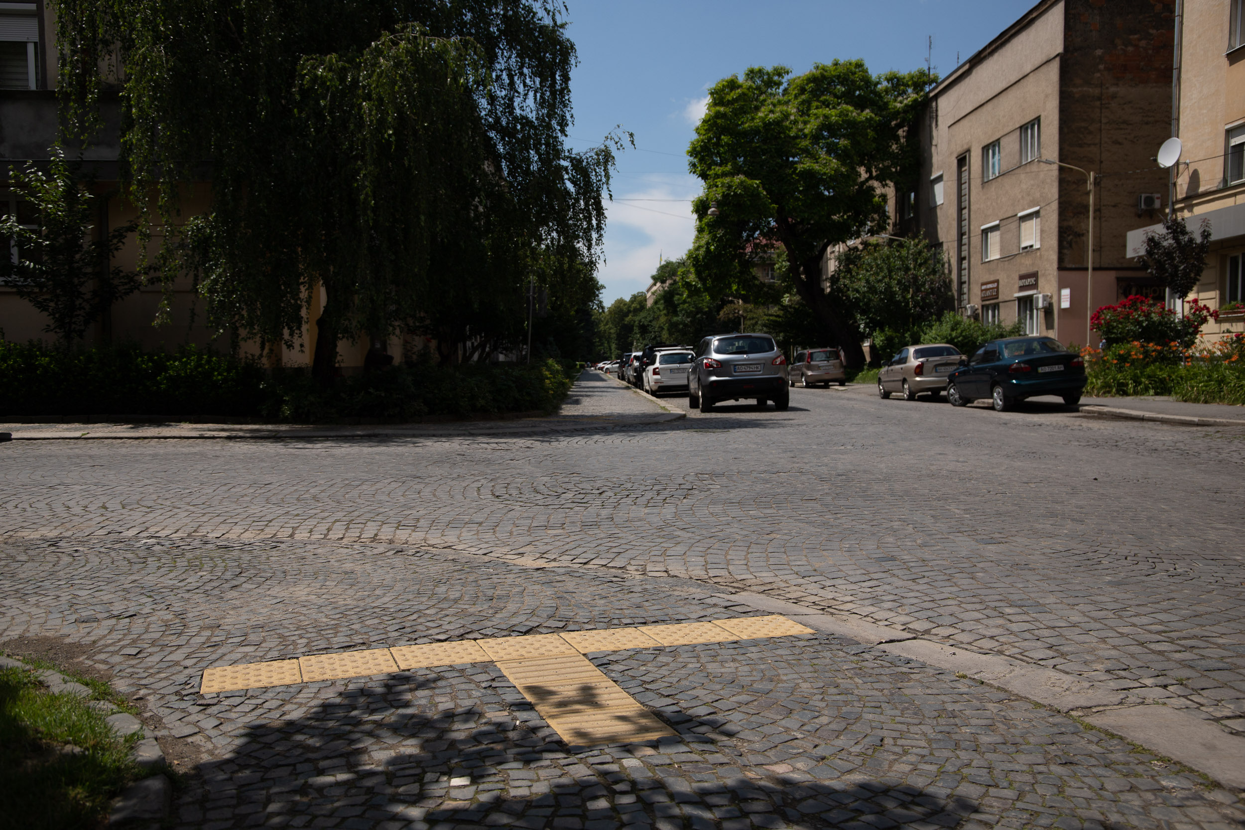 В Ужгороді облаштовують понижені переходи для маломобільних груп населення (ФОТО)