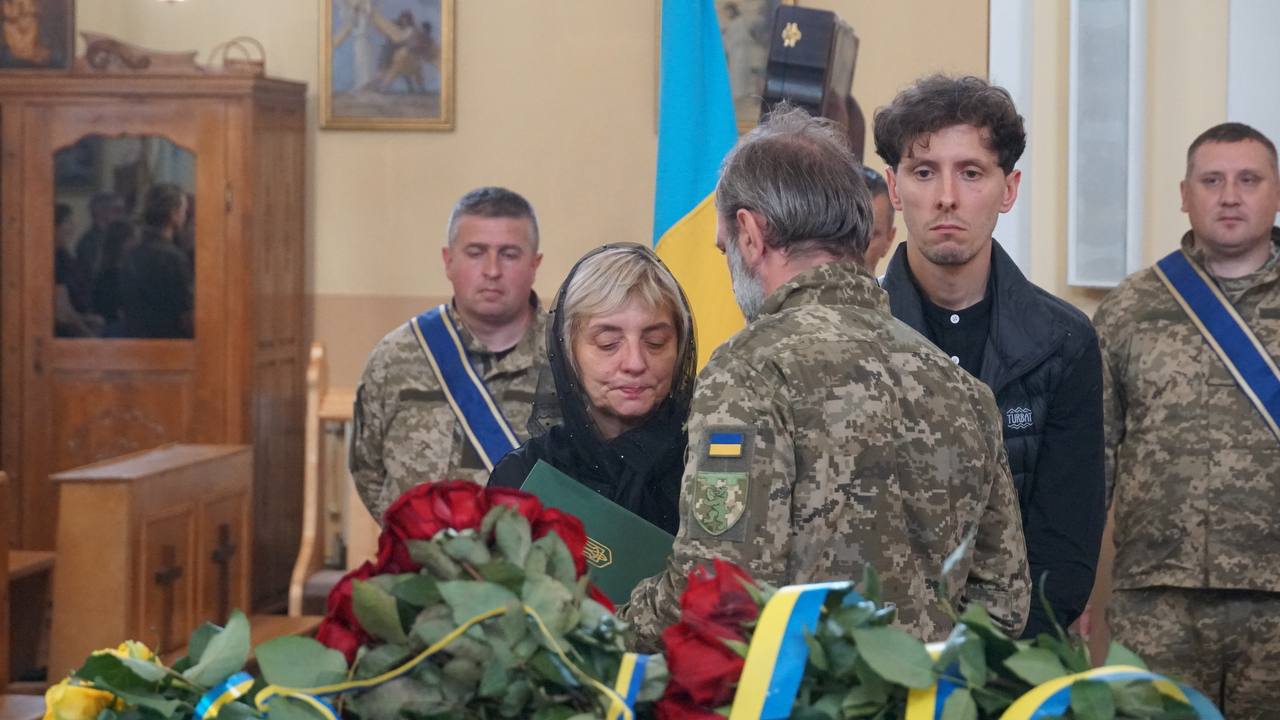 У Мукачеві попрощалися із загиблим у війні Героєм Едуардом Горонді (ФОТО)