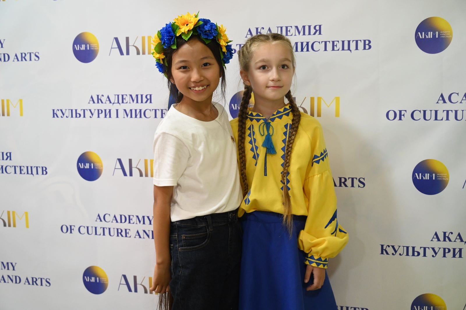 10-літня волонтерка з Японії в Ужгороді зустрілася з дітьми, що постраждали від війни (ФОТО, ВІДЕО)