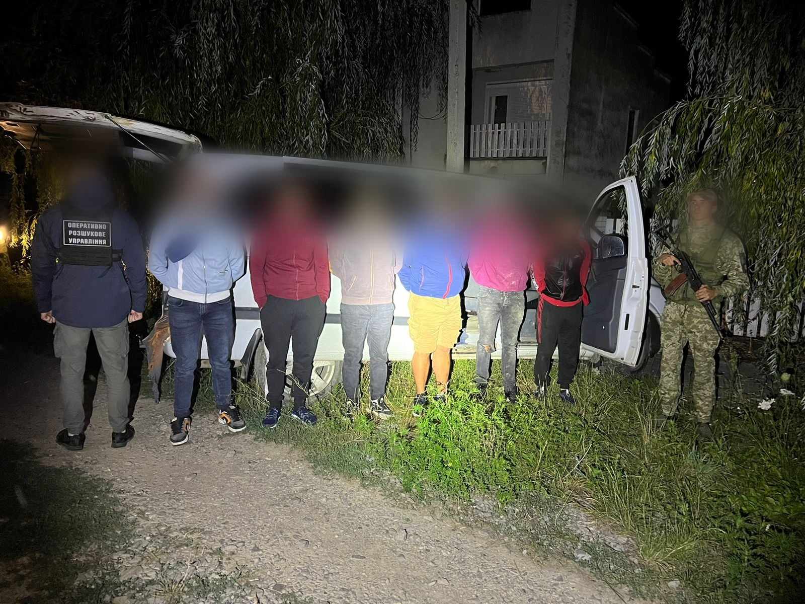 16 призовиків, які намагались незаконно перетнути кордон, затримали впродовж доби на Закарпатті (ФОТО)