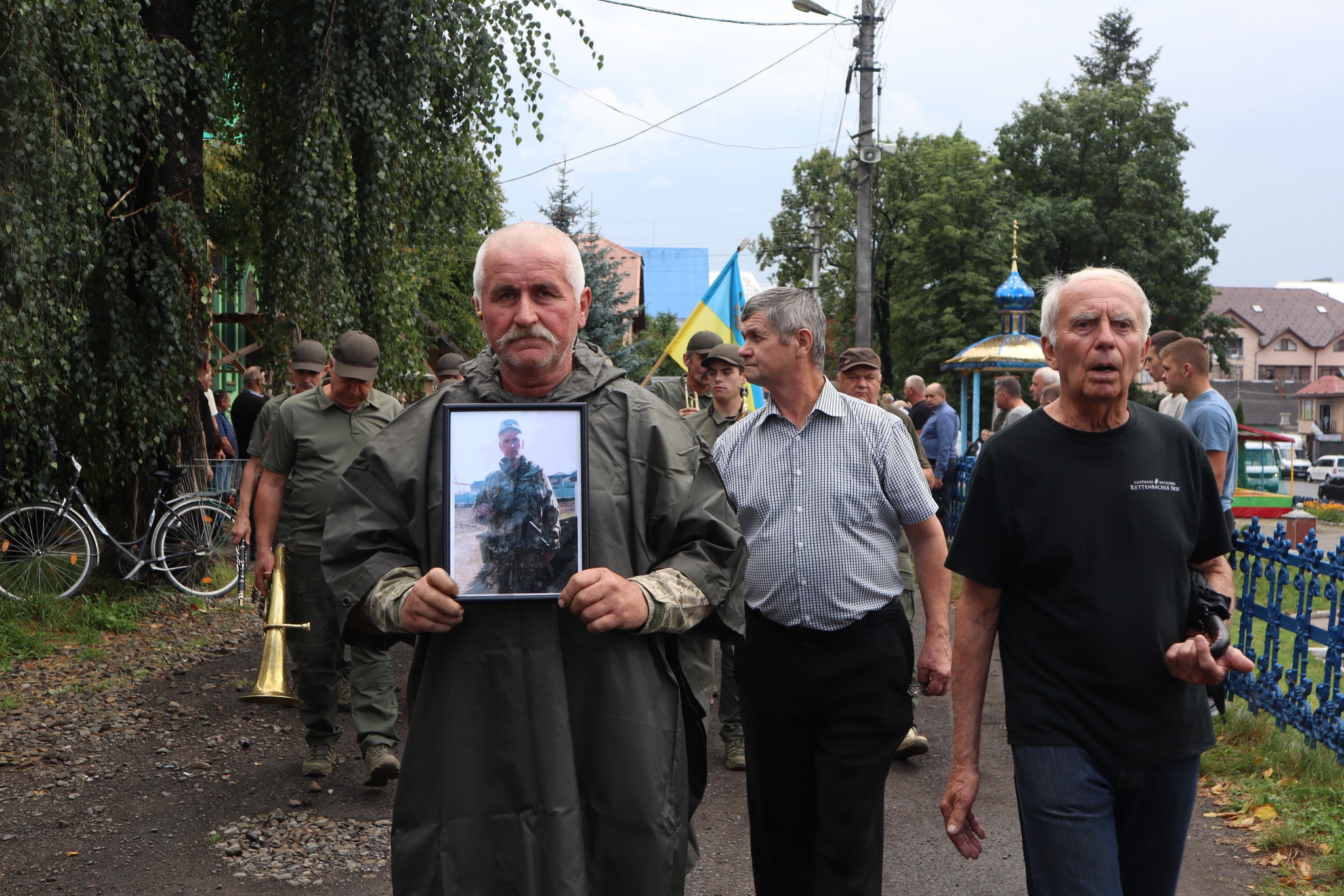 На Тячівщині попрощалися із захисником Михайлом Цуберою, який помер після важкого поранення (ФОТО, ВІДЕО)