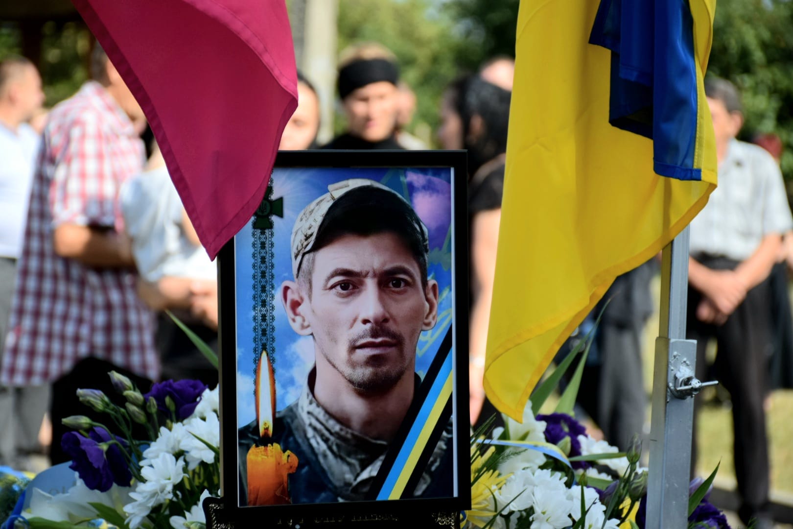 На Ужгородщині попрощалися з полеглим у війні прикордонником Василем Сідуном (ФОТО)