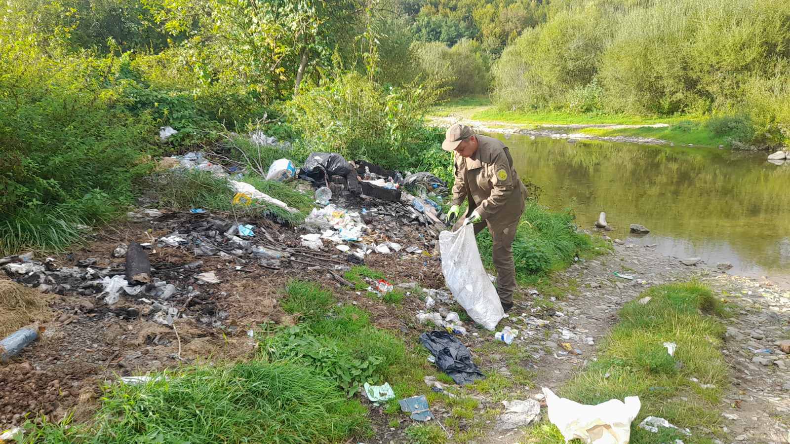 В Ужанському нацпарку провели Всеукраїнський марш прибирання (ФОТО)