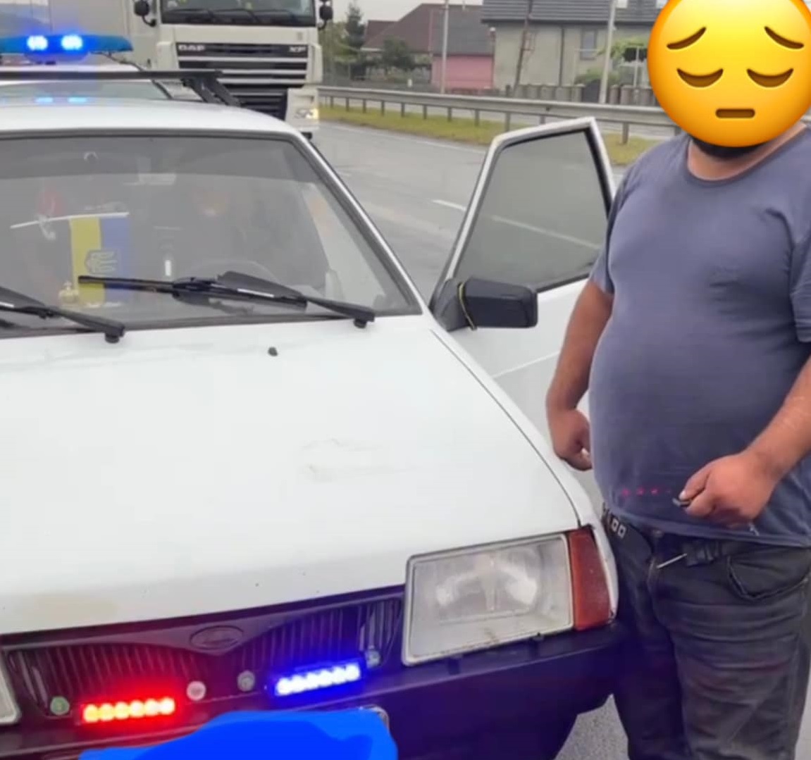 На трасі Київ-Чоп закарпатські патрульні зупинили авто з проблисковими маячками і п'яним водієм (ФОТО)
