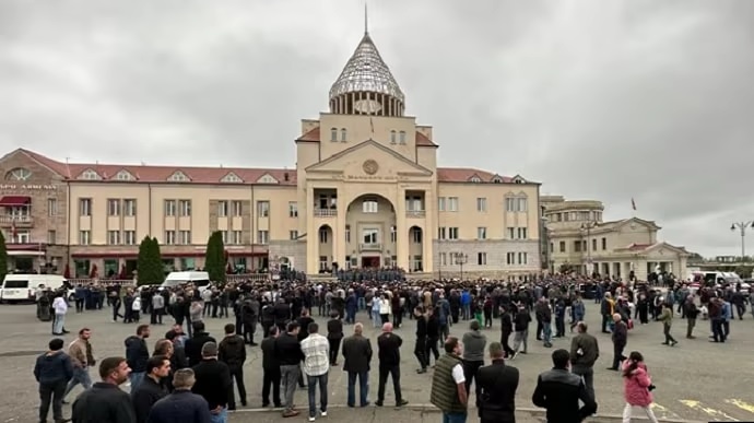 Урок сепаратизму: невизнана "республіка" Нагірний Карабах припиняє своє існування