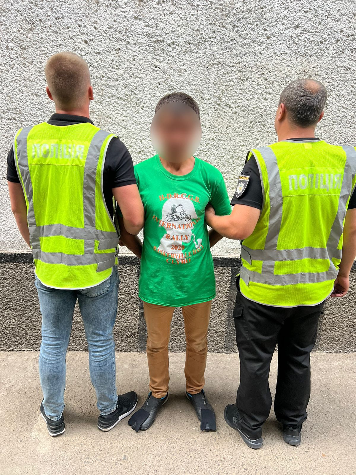 На Берегівщині затримали чоловіка, який на вулиці показував 9-річній дівчинці свій статевий орган (ФОТО)