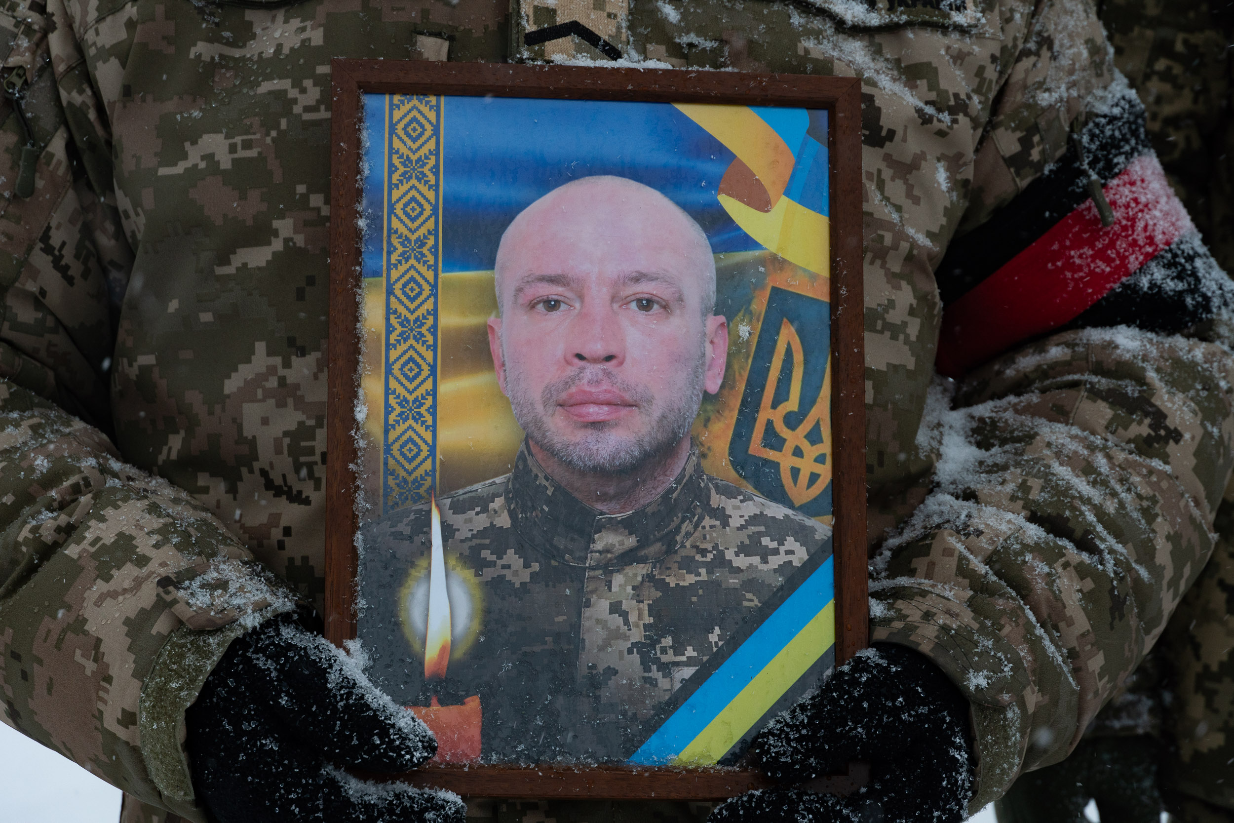 В Ужгороді попрощалися із полеглим Героєм Тарасом Поповичем (ФОТО)