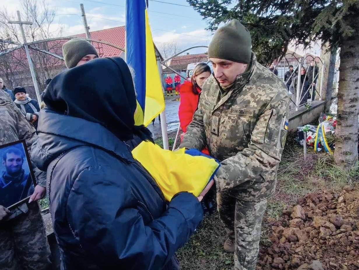 У Берегові поховали захисника Адама Кінденка, який досі вважався зниклим безвісти (ФОТО)
