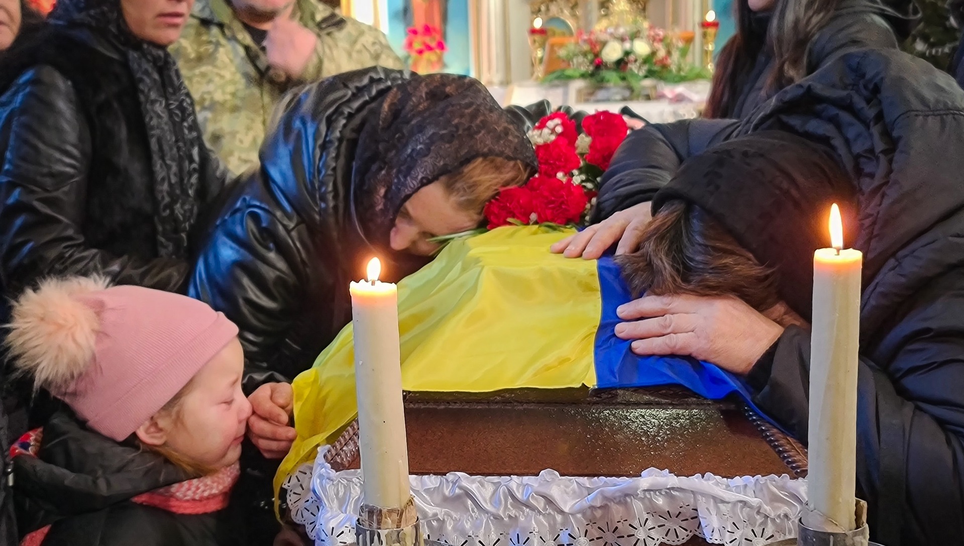 У Чинадійові попрощалися з полеглим Героєм Юрієм Надичем (ФОТО, ВІДЕО)