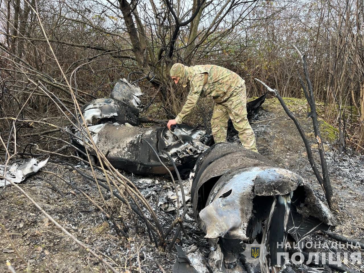 Поліція показала кадри зі знешкодження залишків ворожої ракети з боєкомплектом на Мукачівщині (ФОТО, ВІДЕО)