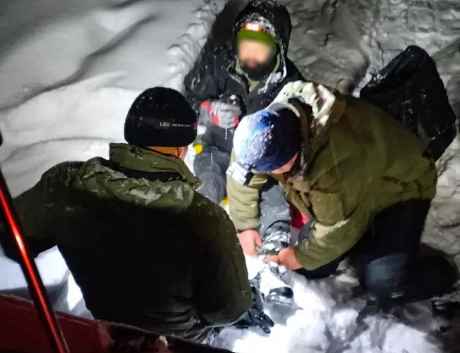 На Рахівщині врятували "не готового до погодних умов" "туриста" з Києва (ФОТО)