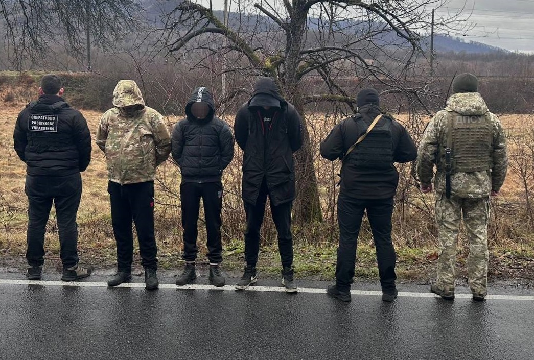 На Закарпатті переправники маскували перевезення "ухилянтів" під траурний кортеж полеглого захисника (ФОТО)