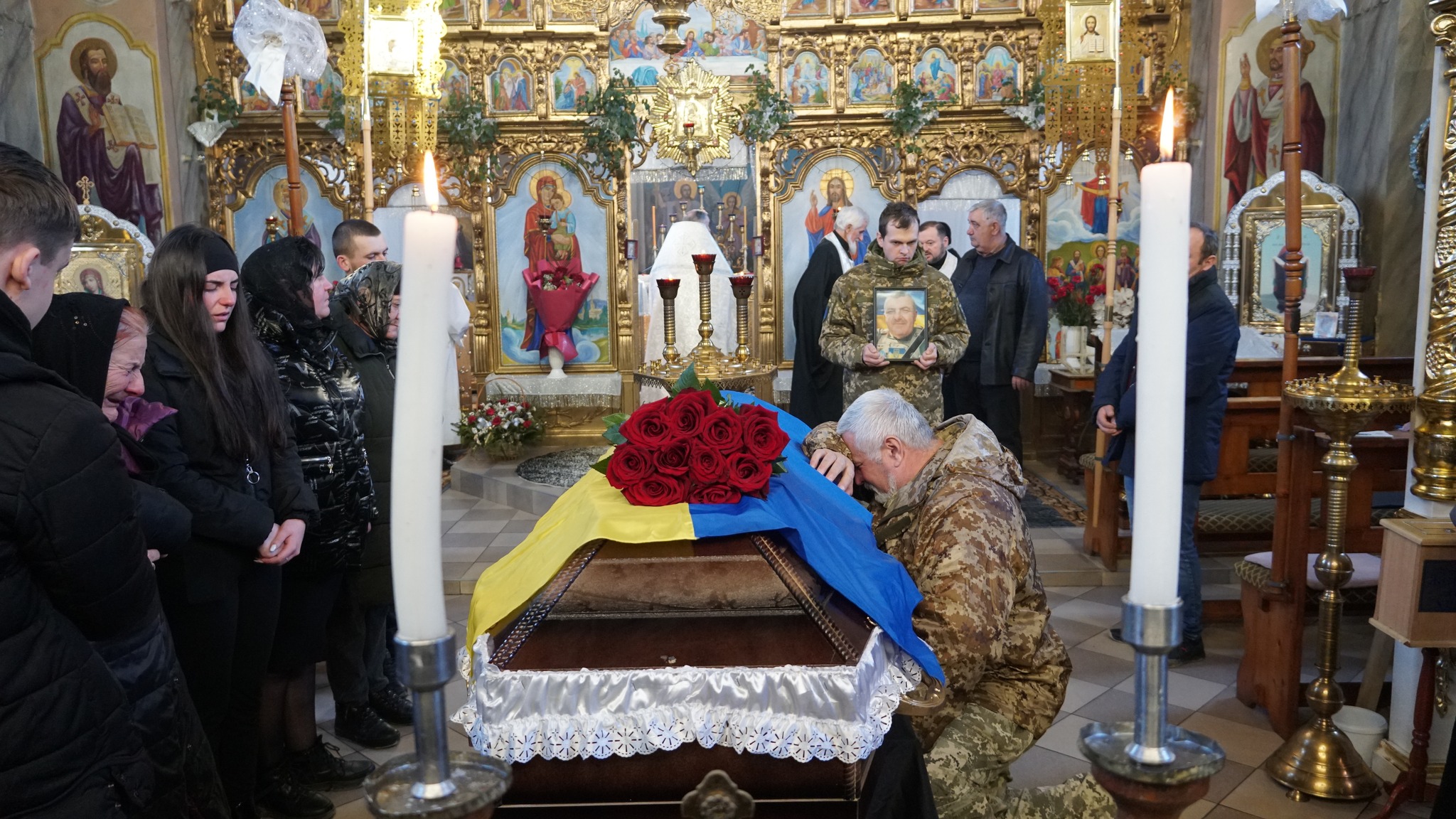У Ключарках Мукачівської громади прощалися з полеглим Героєм Михайлом Бадзо (ФОТО)