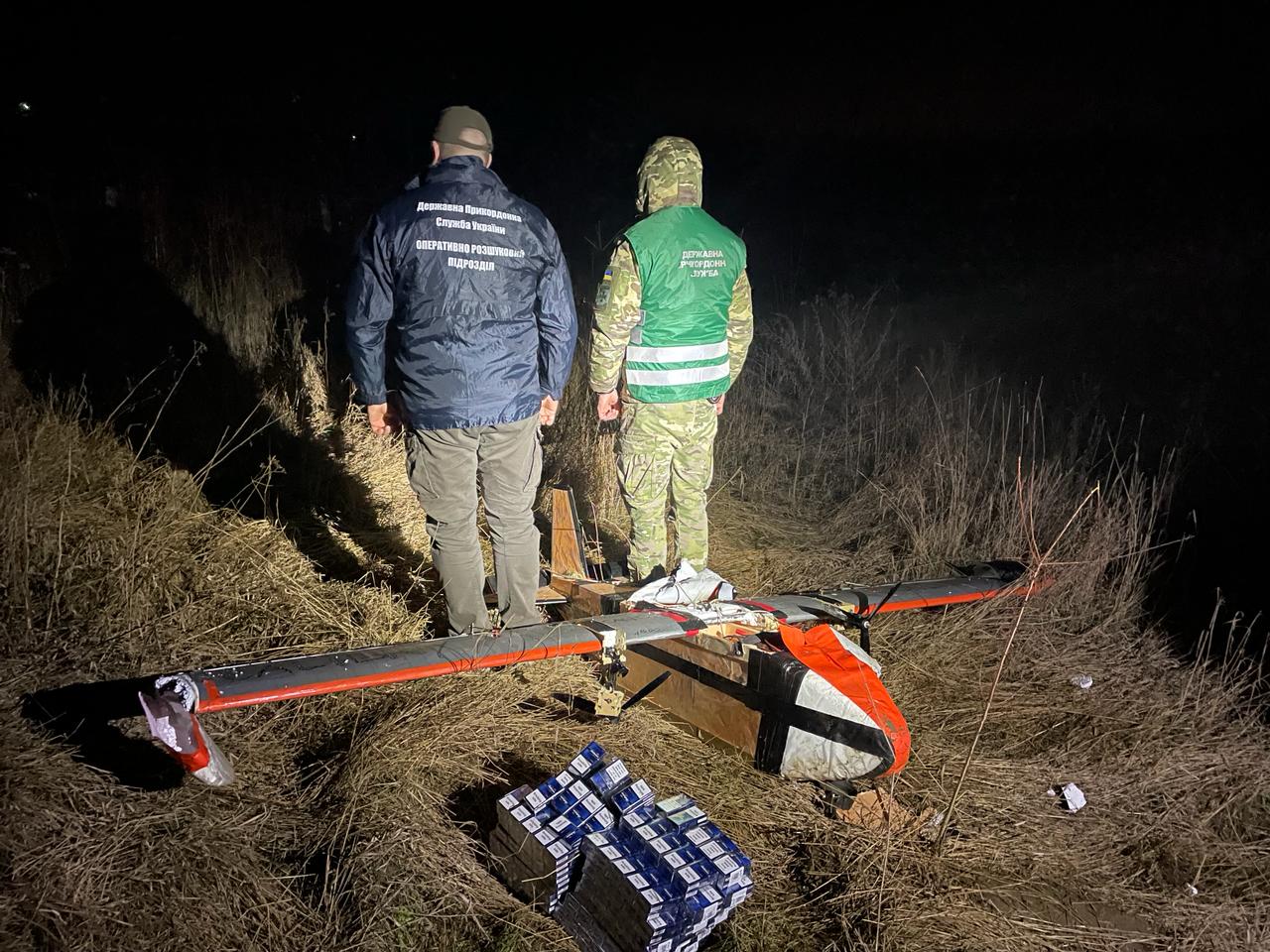 Біля Чорнотисова Пийтерфолвівської громади прикордонники виявили безпілотник контрабандистів (ФОТО, ВІДЕО)