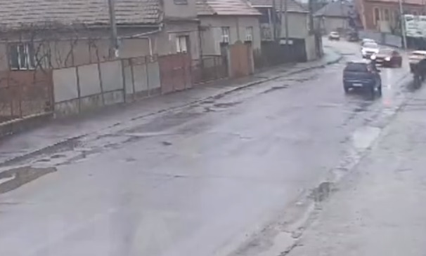 У Мукачеві оштрафували 18-річного водія, що створював аварійні ситуації на дорозі (ВІДЕО)