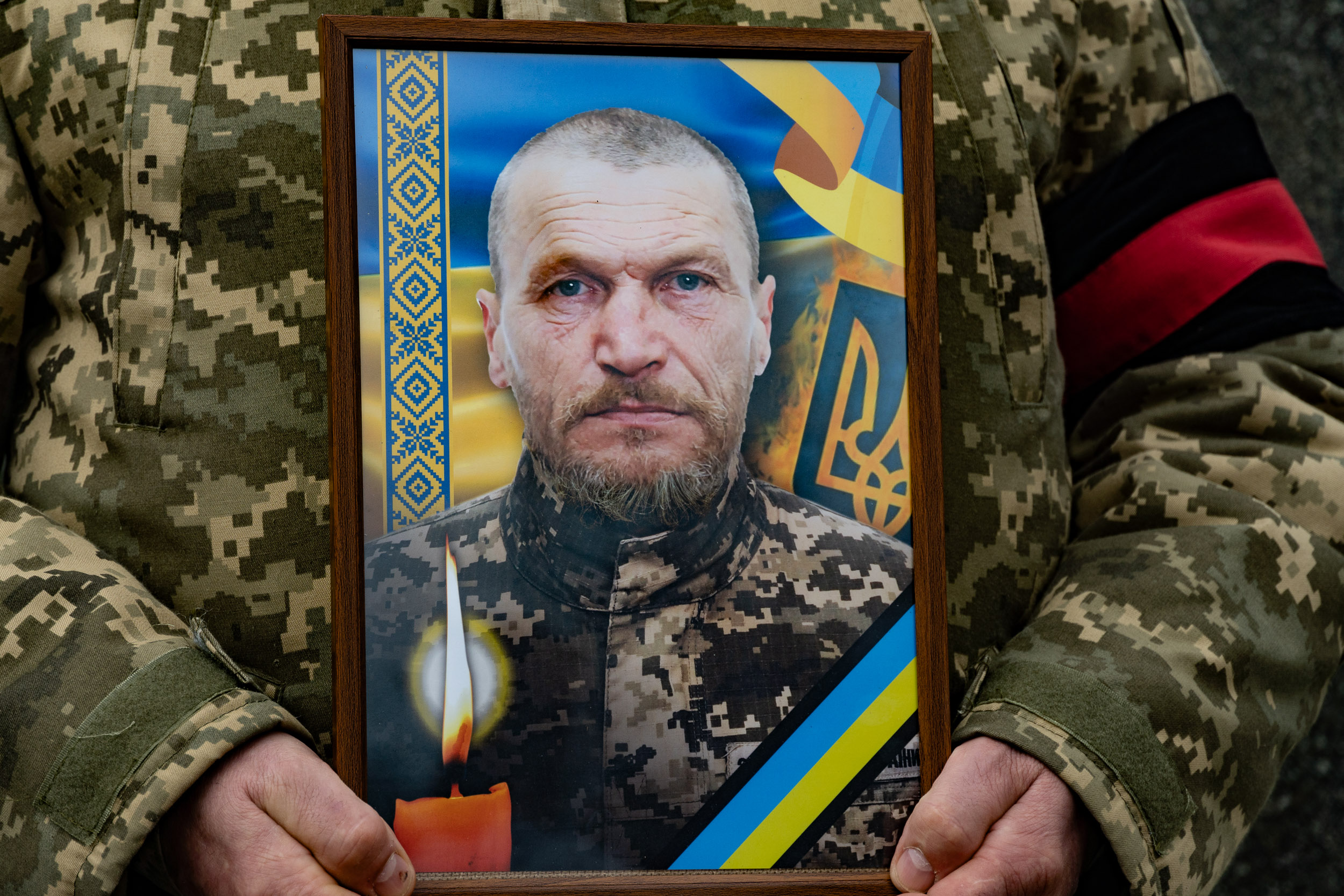 В Ужгороді попрощалися з полеглим захисником Олексієм Хотіним (ФОТО)