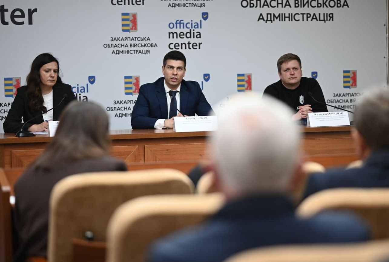 В Ужгороді заступник міністра розвитку громад, територій та інфраструктури Сергій Деркач поспілкувався із міжнародними перевізниками (ФОТО)