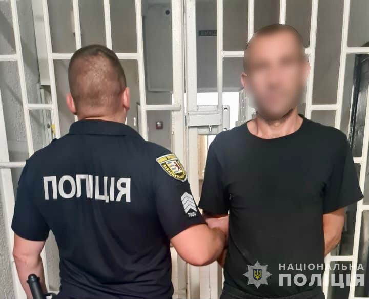 У Сваляві чоловіка затримали на продажі гранати та набоїв до автомата (ФОТО)