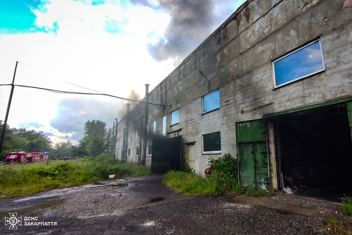 У Виноградові горіло в цеху заводу пластмасових сантехнічних виробів (ФОТО)