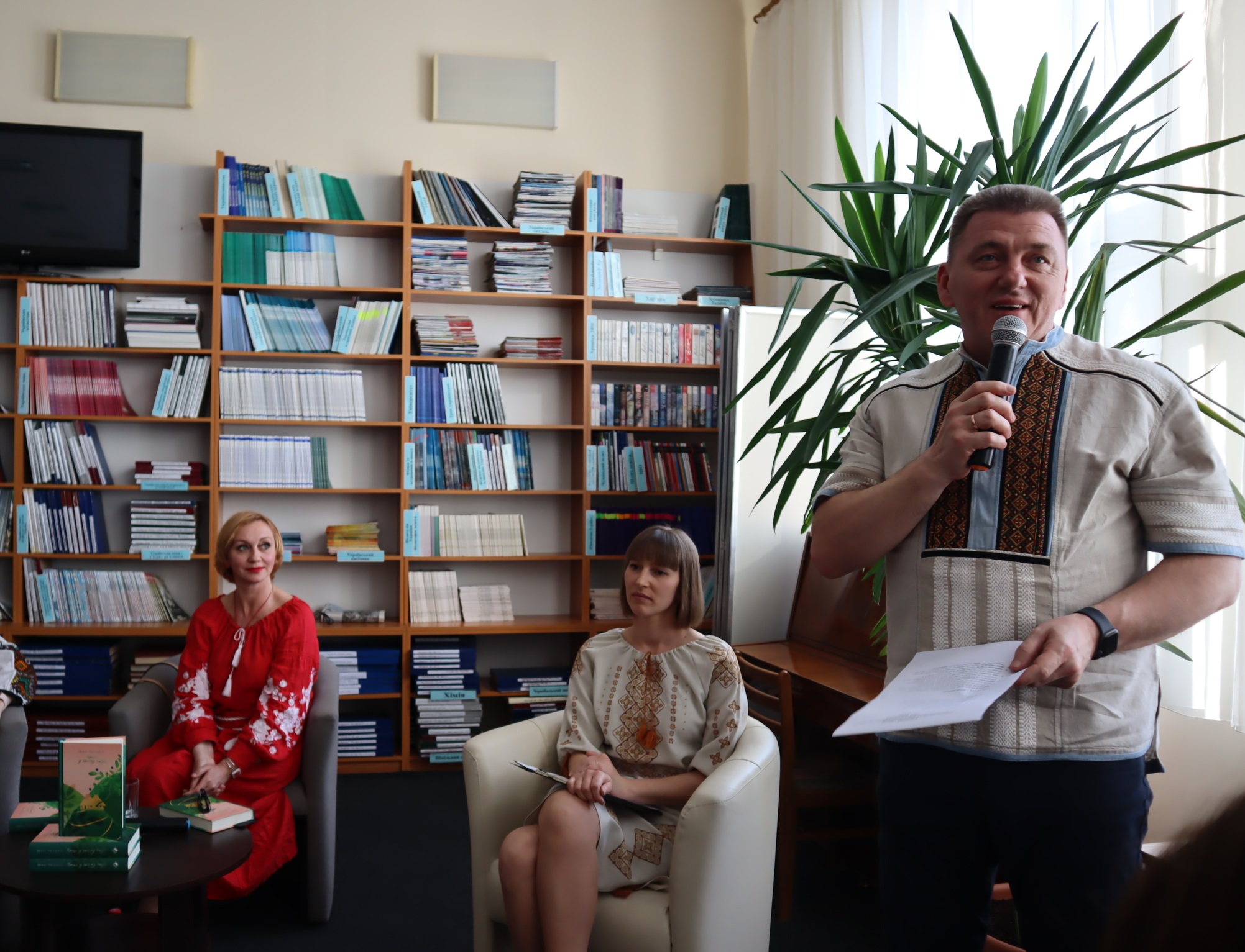 Іван Трещак оголошує фіналістів конкурсу імені І.Чендея