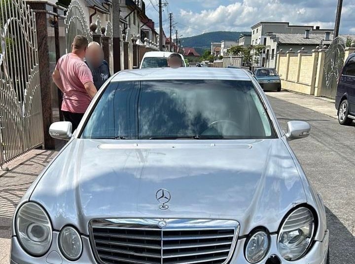 Дівчинка на самокаті, яку в Нижній Апші на Тячівщині збило авто, жива, її життю нічого не загрожує (ФОТО, ВІДЕО) (ОФІЦІЙНО)