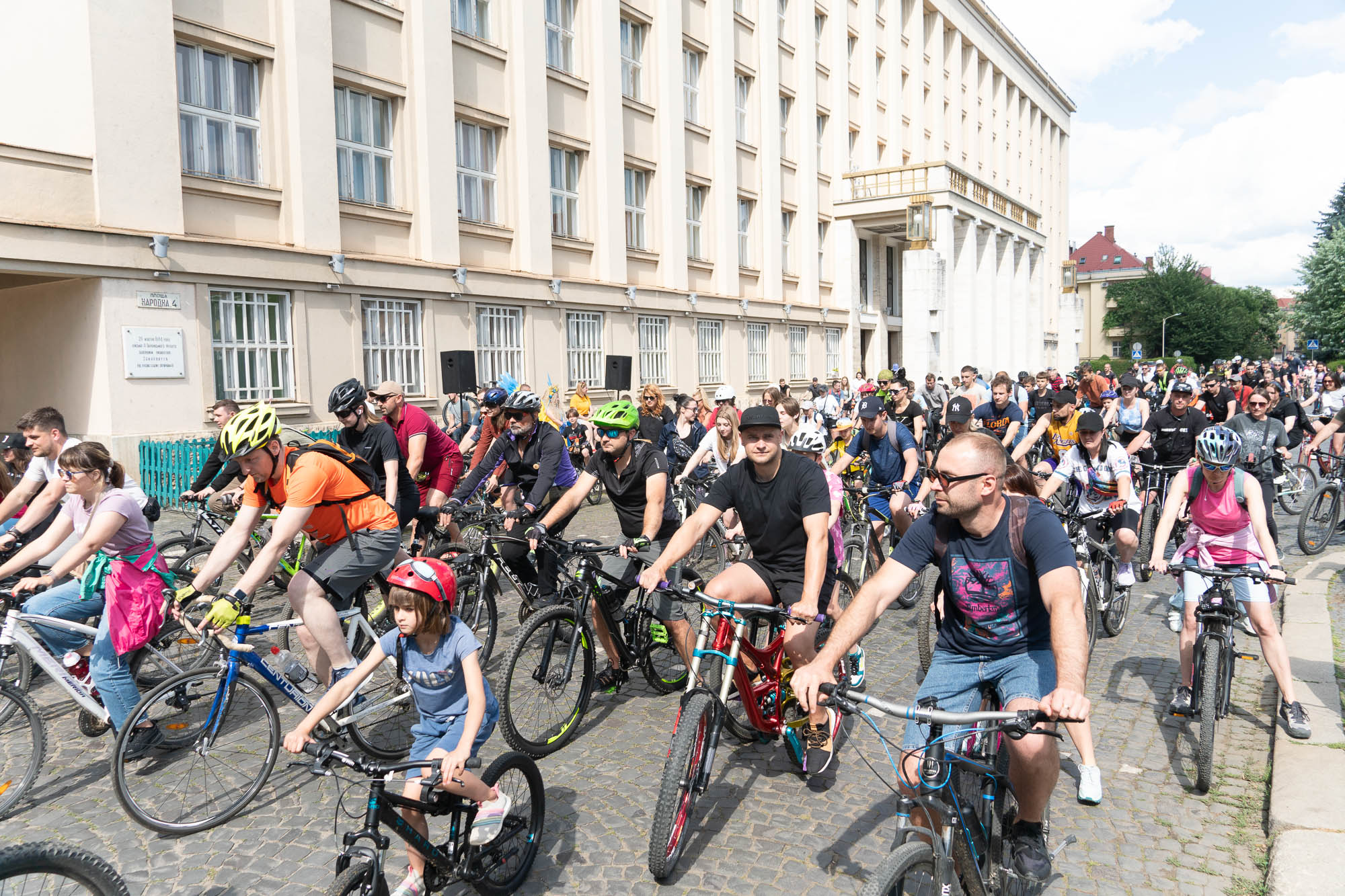 Учасники велозаїзду "Big City Ride" в Ужгороді відкрили велосезон і зібрали майже 68 тис. грн для ЗСУ (ФОТО)