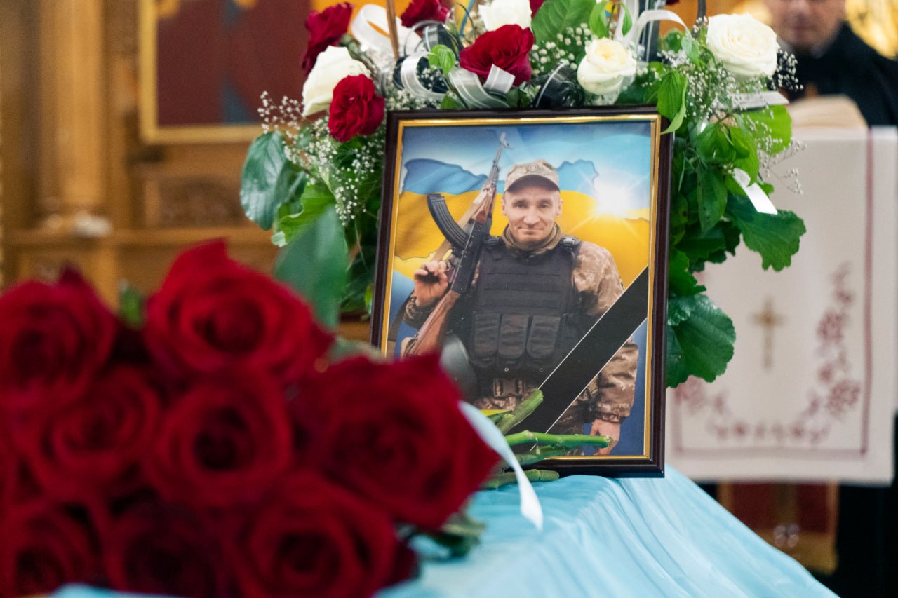 У Мукачеві попрощалися з полеглим Героєм Максимом Обривком (ФОТО, ВІДЕО)