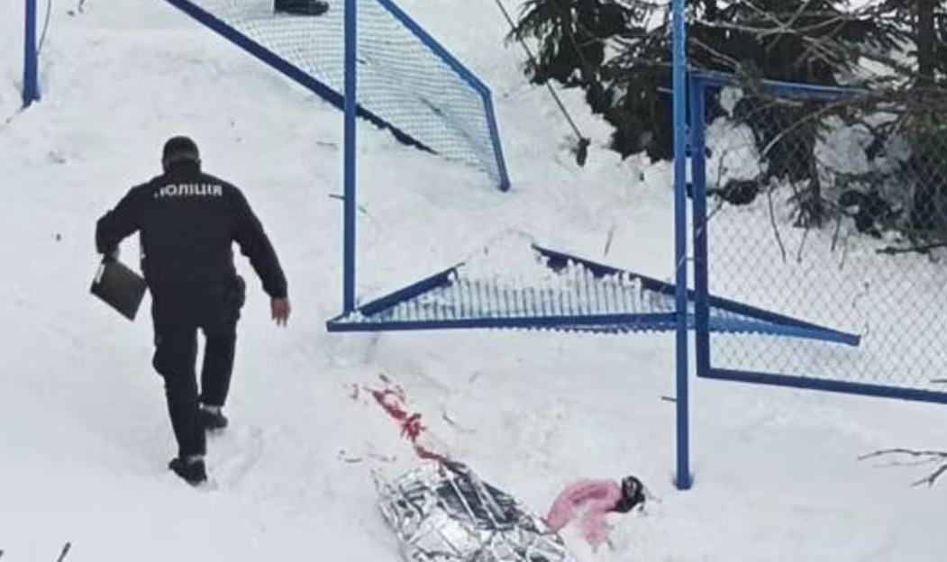 На гірськолижному курорті Драгобрат, впавши з витягу, загинула лижниця. Всі обставини (ФОТО, ВІДЕО)