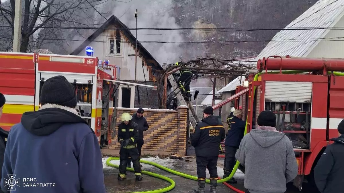 У Підплеші на Тячівщині на пожежі у літній кухні загинула 95-річна жінка (ФОТО)