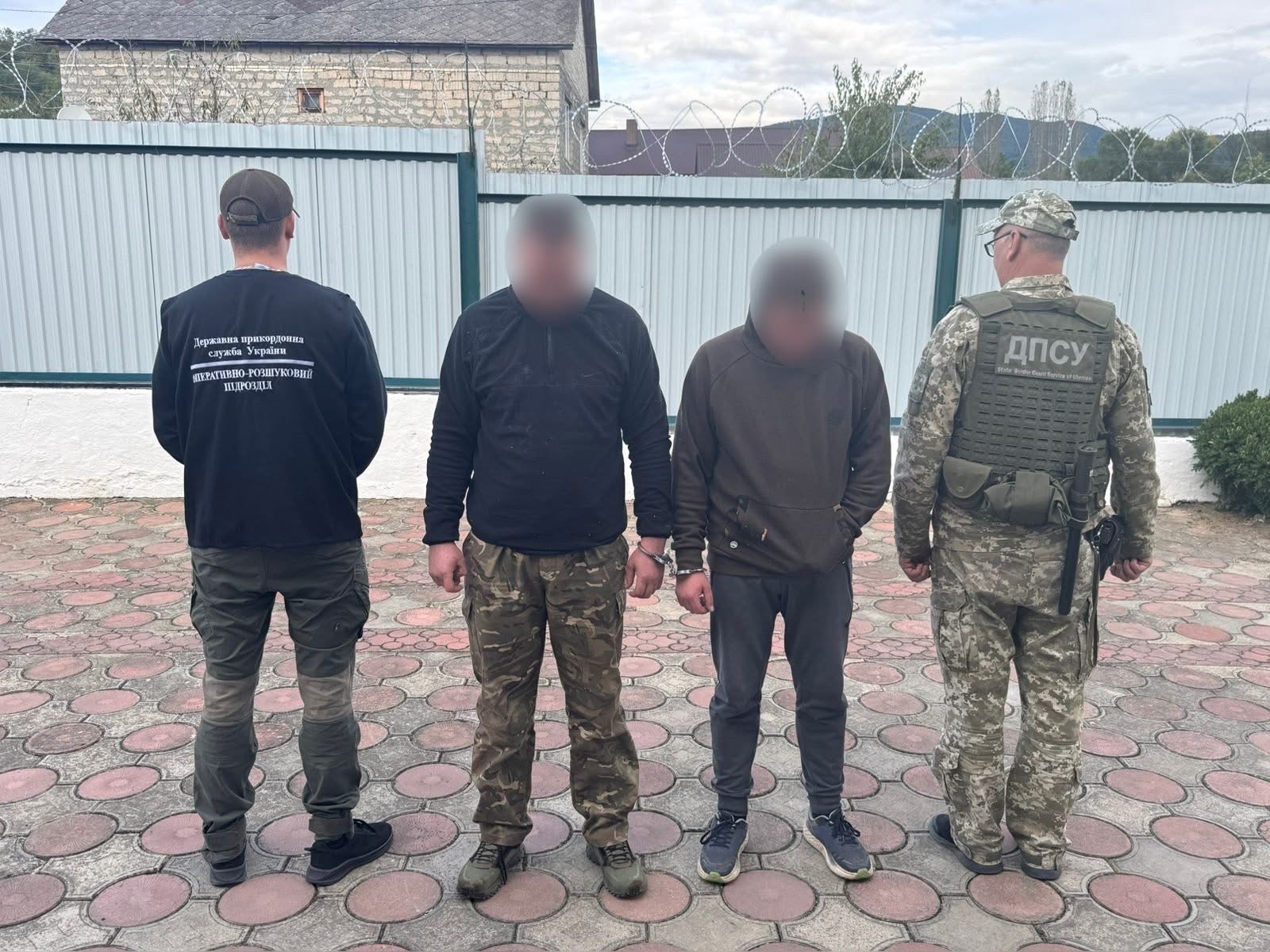 На Закарпатті затримали двох чоловіків, які намагалися незаконно перетнути кордон (ФОТО)