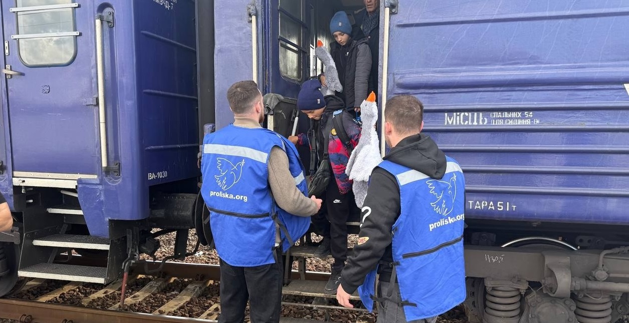 У Мукачеві зустріли евакуйовану родину із Запорізької області (ФОТО)