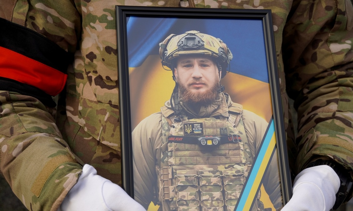 В Ужгороді попрощалися із полеглим на війні з рф поліцейським Юрієм Василиженком (ФОТО)