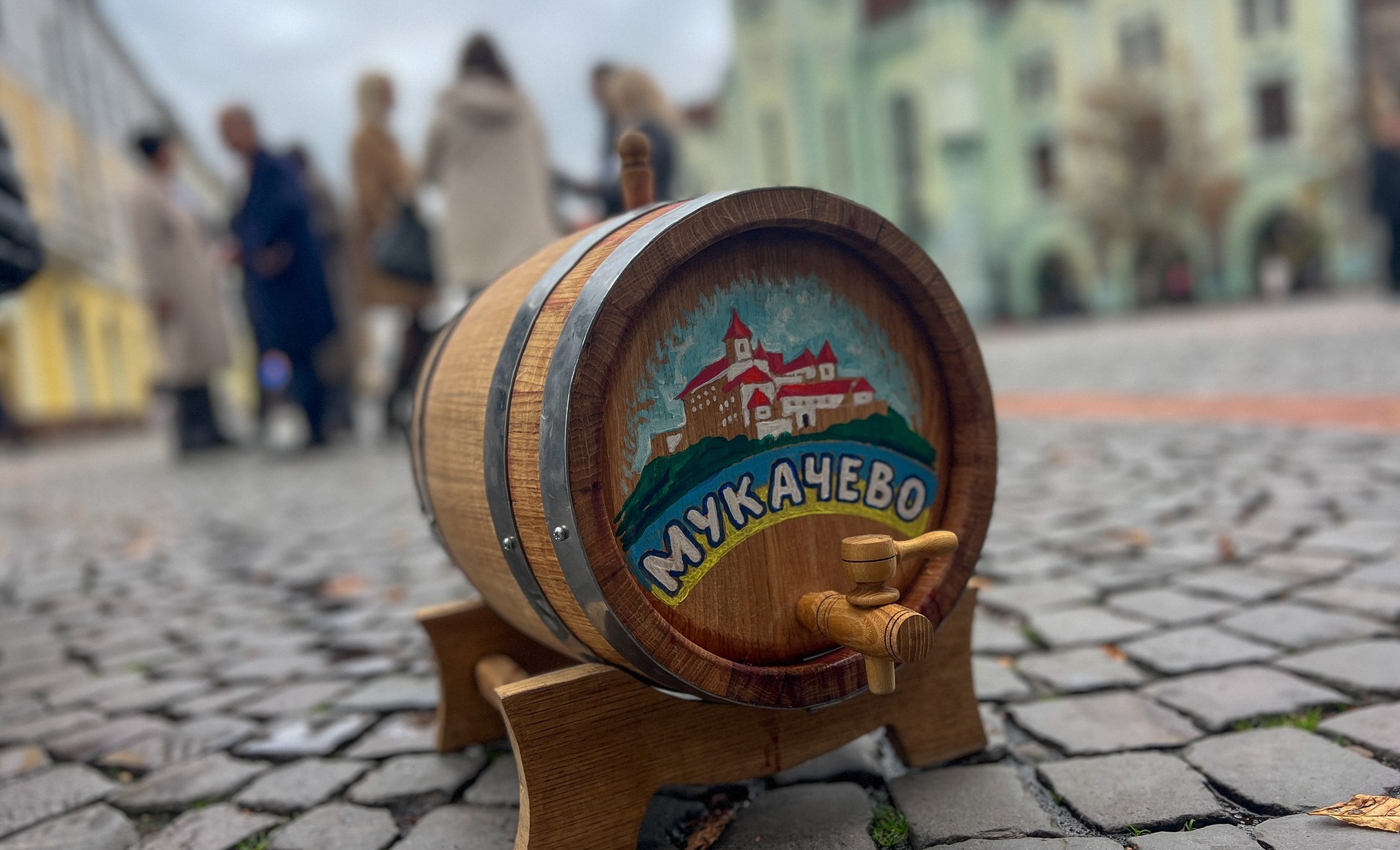 У Мукачеві окропили землю молодим вином на відкритті міжнародного форуму виноробів (ФОТО)