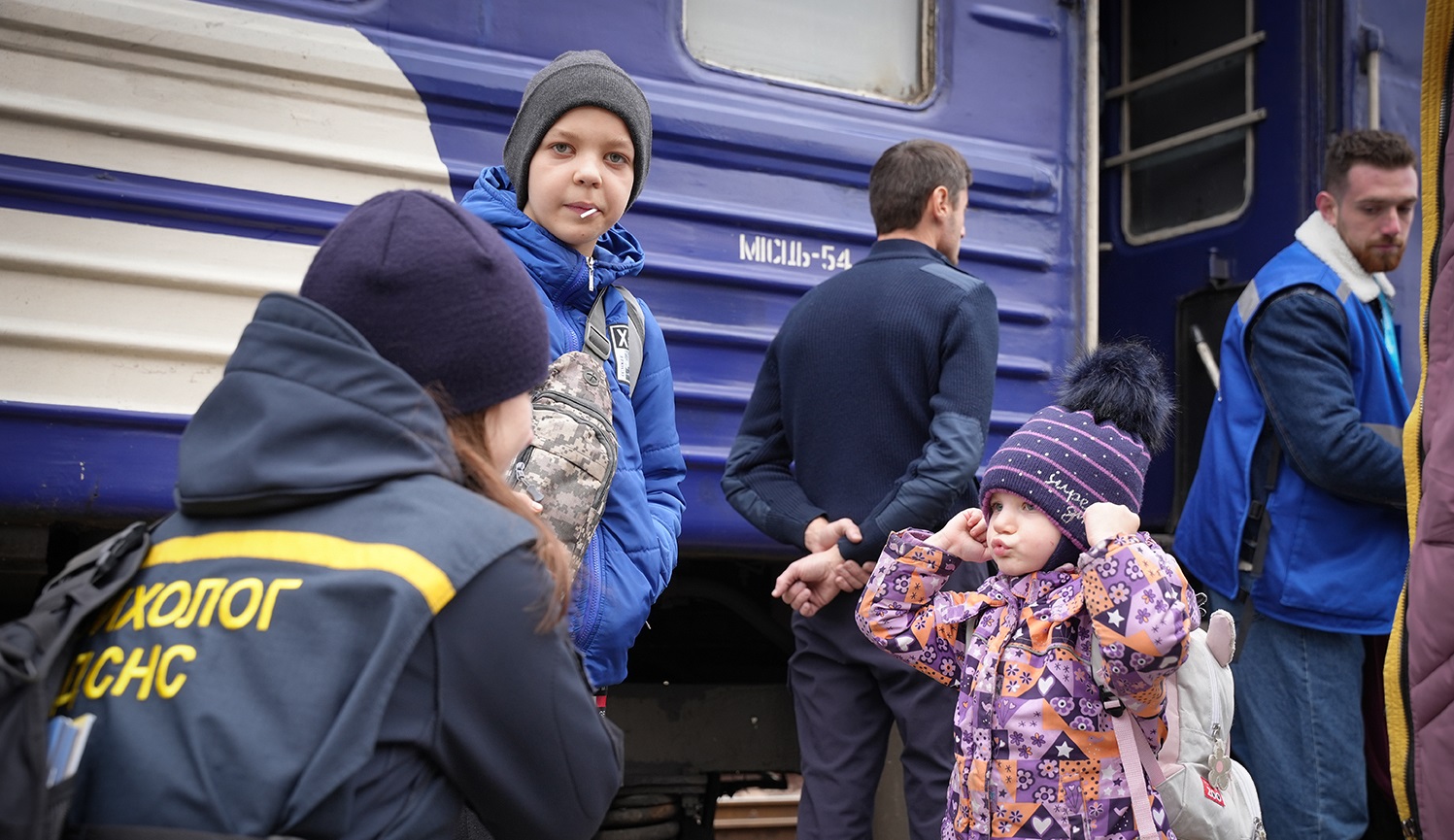 До Мукачева прибули евакуйовані родини з Дніпропетровської та Запорізької областей (ФОТО)