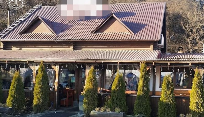 На Мукачівщині підприємиця «віджала» сусідську землю під ресторан (ФОТО)